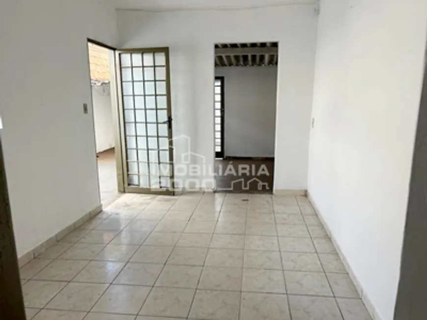 Foto 1 de Casa com 3 Quartos para alugar, 60m² em Santa Mônica, Uberlândia