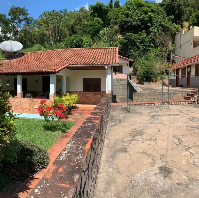 Foto 1 de Casa com 3 Quartos à venda, 200m² em Pedro do Rio, Petrópolis