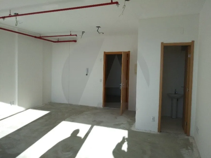 Foto 1 de Sala Comercial para alugar, 44m² em Três Figueiras, Porto Alegre