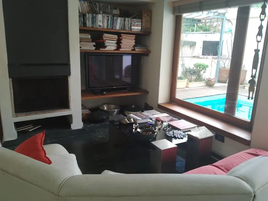 Foto 1 de Casa de Condomínio com 3 Quartos à venda, 240m² em Vila Pirajussara, São Paulo