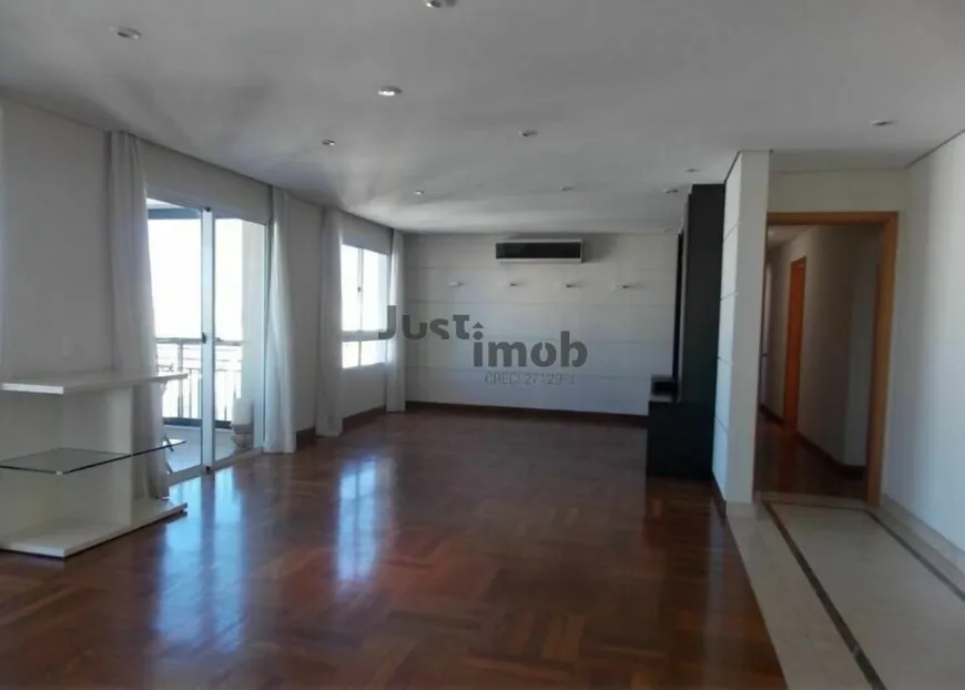 Foto 1 de Apartamento com 4 Quartos para alugar, 245m² em Moema, São Paulo