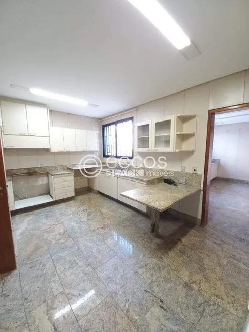 Foto 1 de Apartamento com 3 Quartos para alugar, 270m² em Martins, Uberlândia