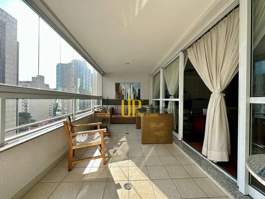 Foto 1 de Apartamento com 3 Quartos à venda, 146m² em Itaim Bibi, São Paulo