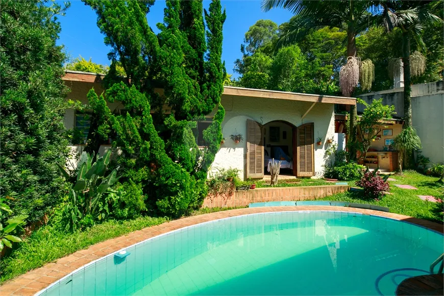 Foto 1 de Casa com 3 Quartos à venda, 300m² em Jardim Marajoara, São Paulo