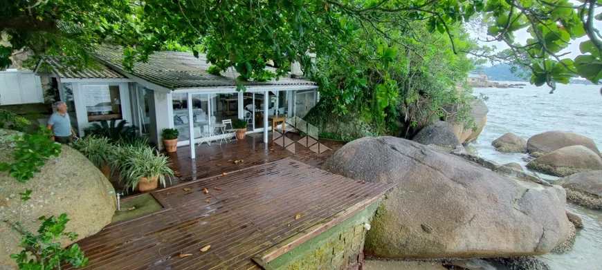 Foto 1 de Casa com 2 Quartos à venda, 90m² em Sambaqui, Florianópolis