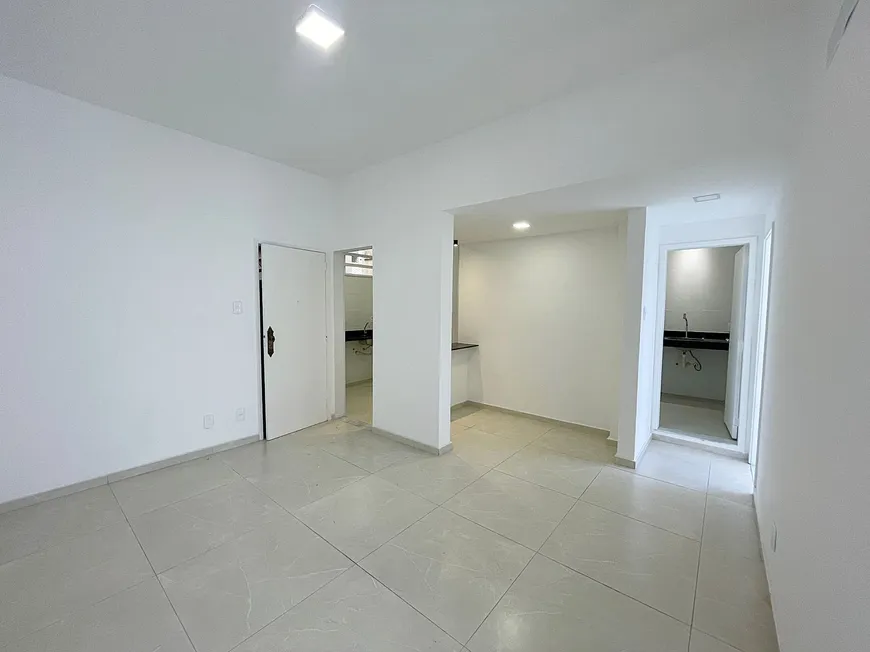 Foto 1 de Apartamento com 2 Quartos à venda, 60m² em Copacabana, Rio de Janeiro