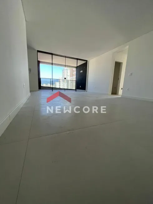 Foto 1 de Apartamento com 3 Quartos à venda, 120m² em Meia Praia, Itapema