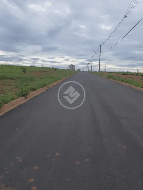 Foto 1 de Lote/Terreno à venda, 250m² em Aclimacao, Uberlândia