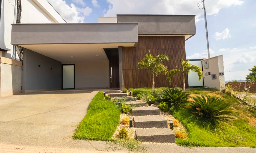 Foto 1 de Sobrado com 3 Quartos à venda, 147m² em Residencial Marília, Senador Canedo