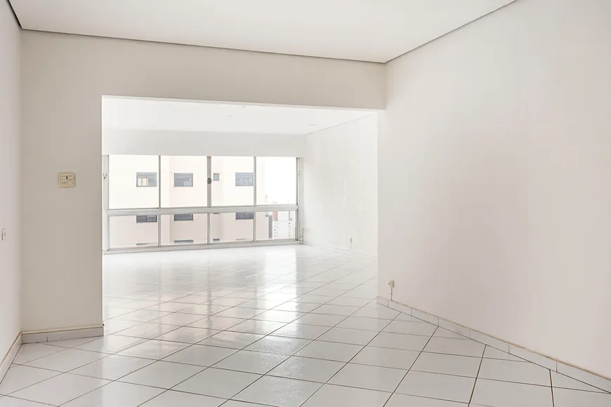 Foto 1 de Apartamento com 3 Quartos à venda, 250m² em Jardim Paulista, São Paulo