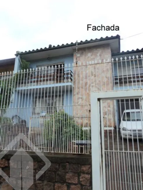 Foto 1 de Sobrado com 3 Quartos à venda, 370m² em Jardim do Salso, Porto Alegre