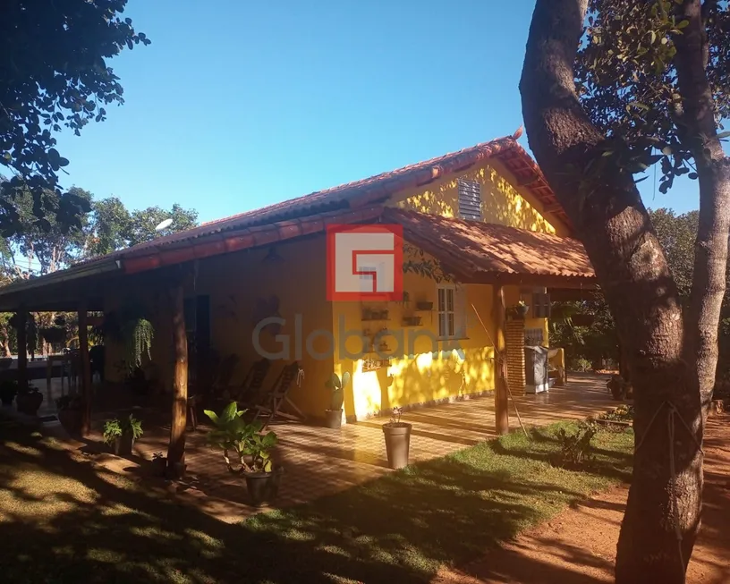 Foto 1 de Fazenda/Sítio com 3 Quartos à venda, 122m² em Zona Rural, Bocaiúva