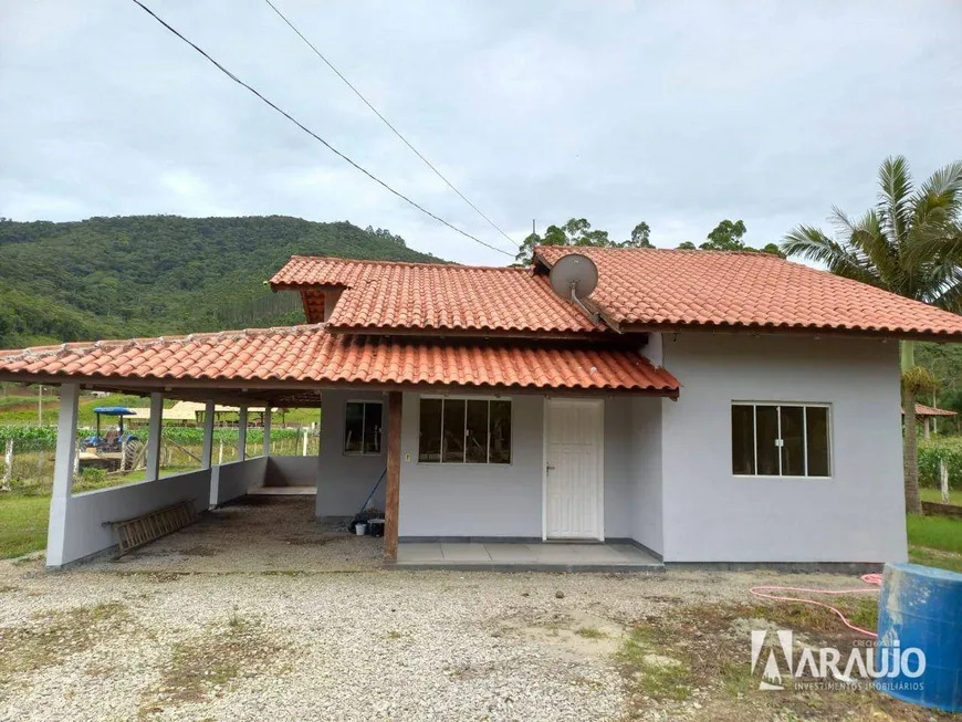 Foto 1 de Casa com 2 Quartos à venda, 200m² em Oliveiras, Tijucas