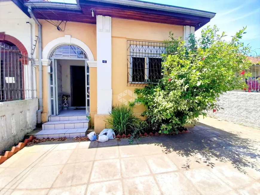 Foto 1 de Casa com 3 Quartos à venda, 115m² em Medianeira, Porto Alegre