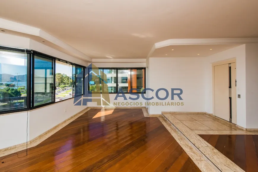 Foto 1 de Apartamento com 3 Quartos à venda, 157m² em Agronômica, Florianópolis