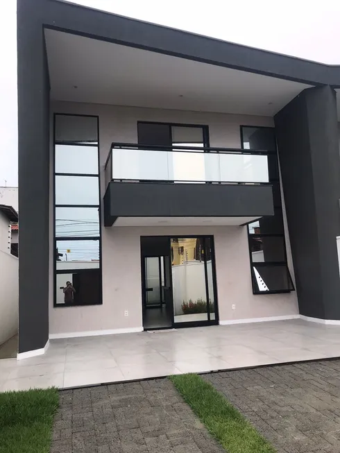 Foto 1 de Casa com 4 Quartos à venda, 164m² em Cajazeiras, Fortaleza