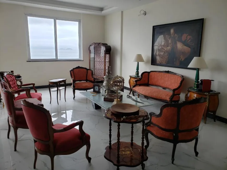 Foto 1 de Apartamento com 3 Quartos para alugar, 190m² em Copacabana, Rio de Janeiro