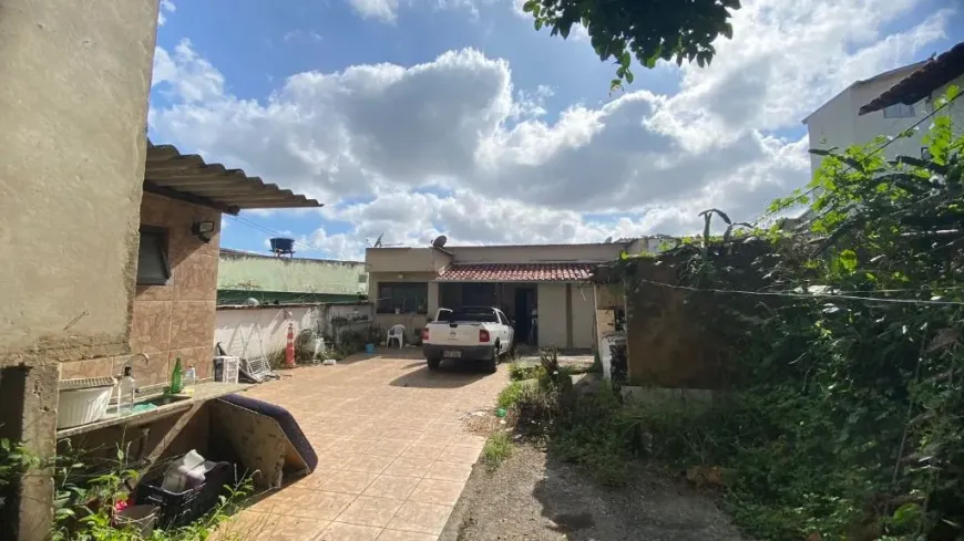 Foto 1 de Casa com 2 Quartos à venda, 200m² em Santa Rosa, Belo Horizonte