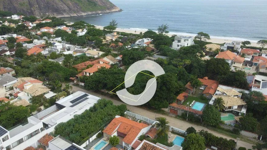 Foto 1 de Lote/Terreno à venda, 450m² em Itacoatiara, Niterói