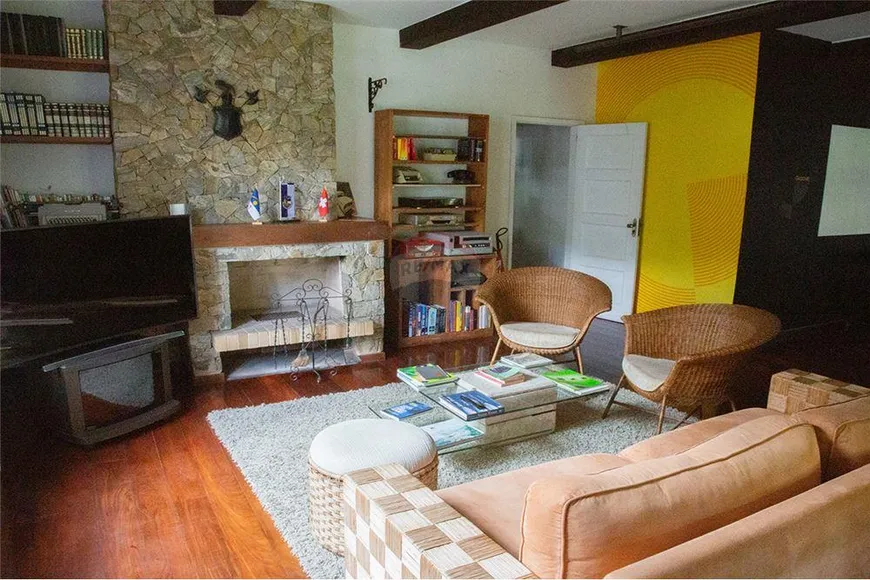 Foto 1 de Casa com 3 Quartos para alugar, 412m² em Vale dos Pinheiros, Nova Friburgo