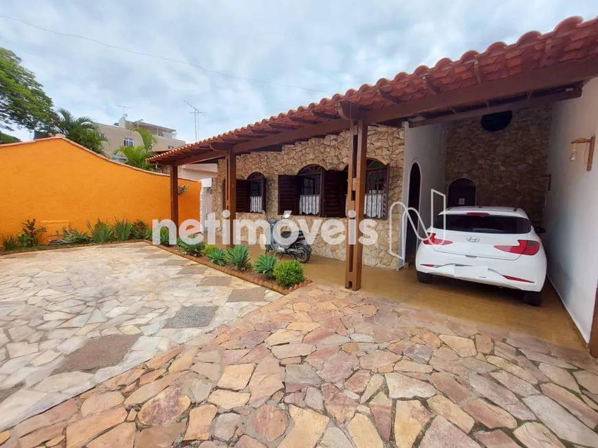 Foto 1 de Casa com 3 Quartos à venda, 182m² em Ouro Preto, Belo Horizonte