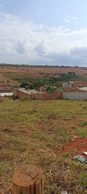 Foto 1 de Lote/Terreno à venda, 720m² em Novo Igarapé, Igarapé