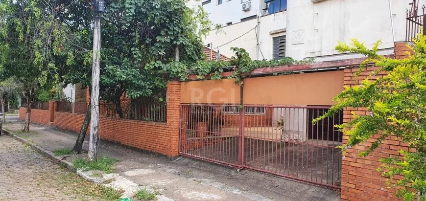 Foto 1 de Casa com 3 Quartos à venda, 166m² em Passo da Areia, Porto Alegre