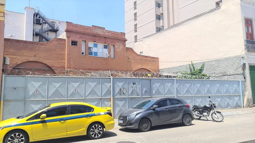 Foto 1 de Galpão/Depósito/Armazém à venda, 1200m² em Gamboa, Rio de Janeiro