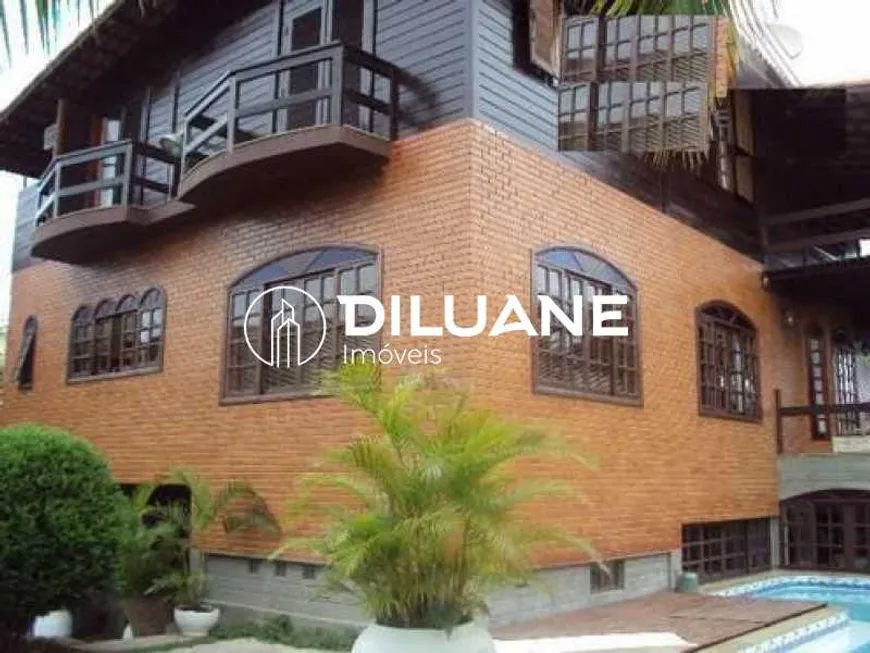 Foto 1 de Casa com 4 Quartos à venda, 500m² em Camboinhas, Niterói