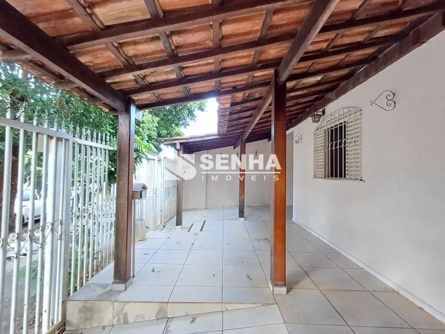 Foto 1 de Casa com 3 Quartos para alugar, 162m² em Santa Mônica, Uberlândia