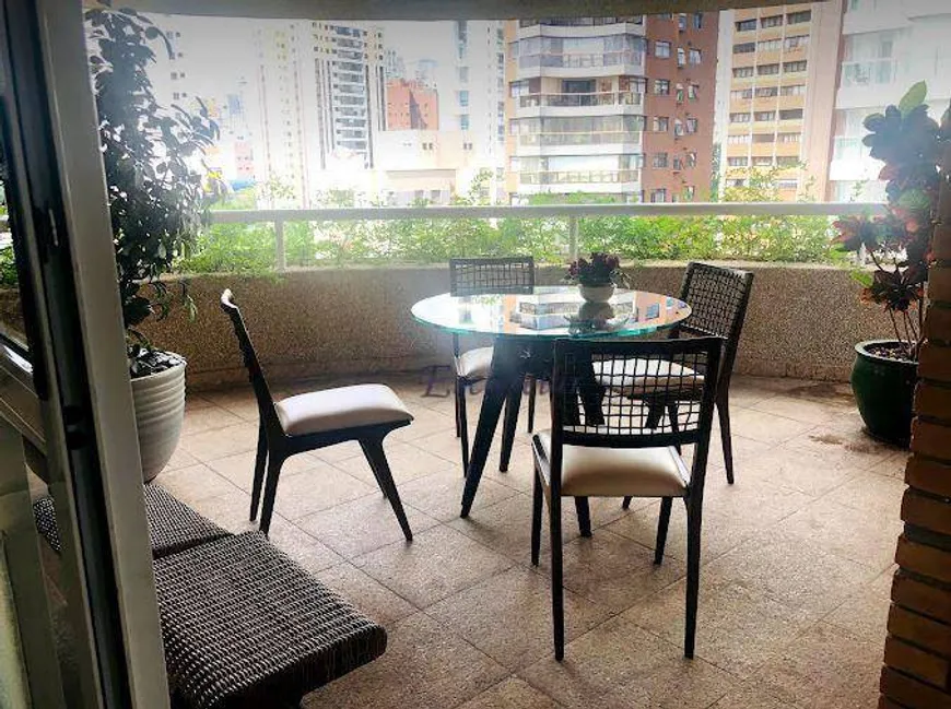 Foto 1 de Apartamento com 2 Quartos à venda, 240m² em Moema, São Paulo