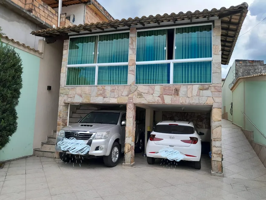 Foto 1 de Casa com 4 Quartos à venda, 240m² em Vale das Amendoeiras, Contagem