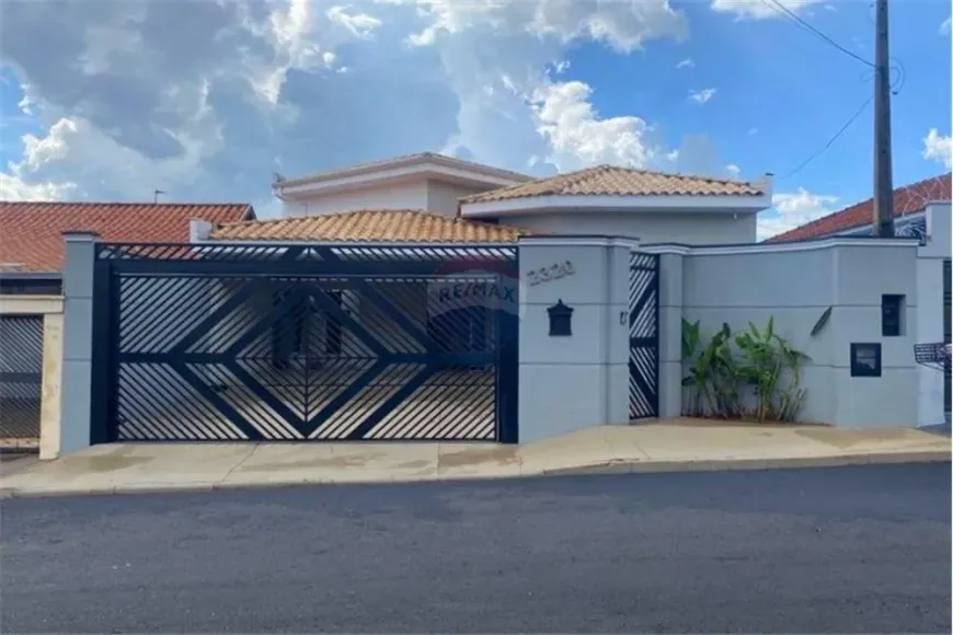 Foto 1 de Casa com 3 Quartos à venda, 220m² em Jardim Quitandinha, Araraquara