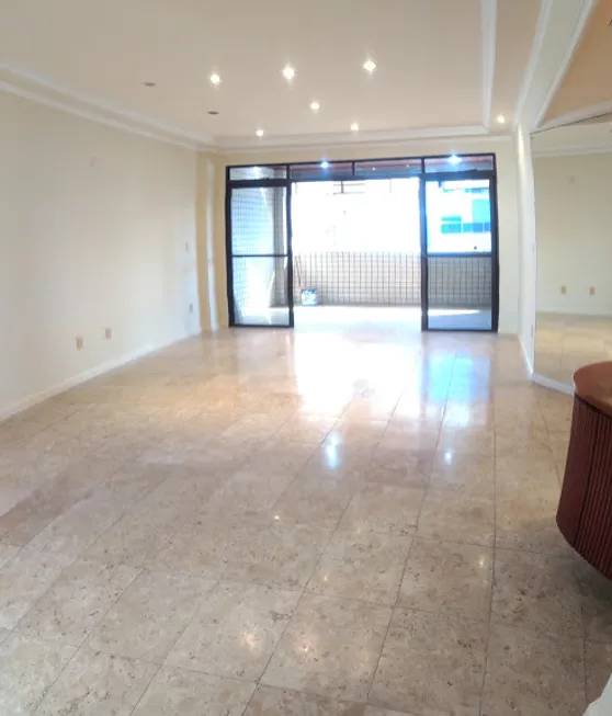 Foto 1 de Apartamento com 3 Quartos à venda, 145m² em Cavaleiros, Macaé