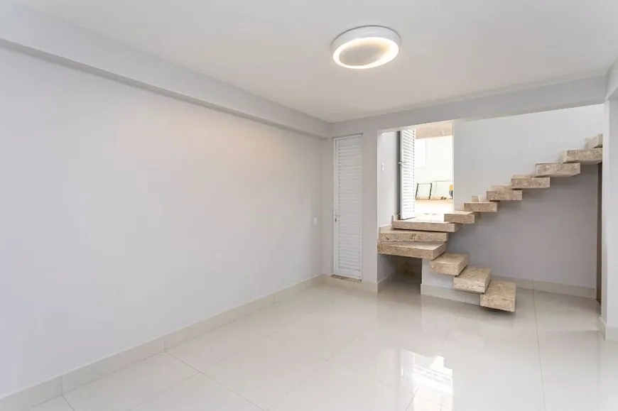 Foto 1 de Casa com 3 Quartos à venda, 430m² em Boa Vista, Londrina