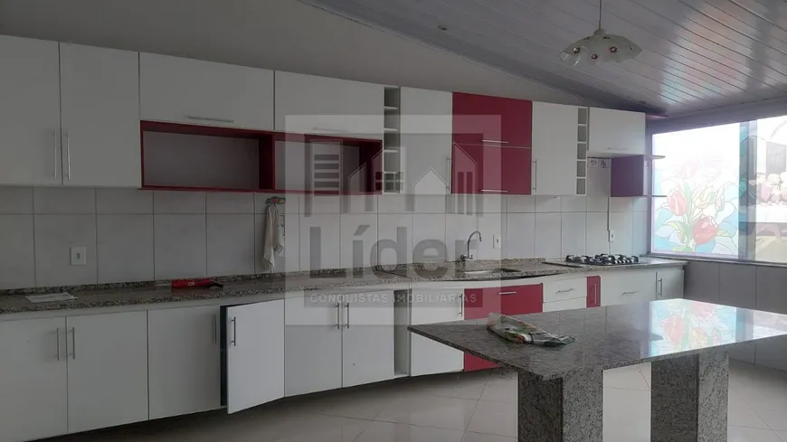 Foto 1 de Casa com 4 Quartos para venda ou aluguel, 180m² em Vila Quirino, Caçapava
