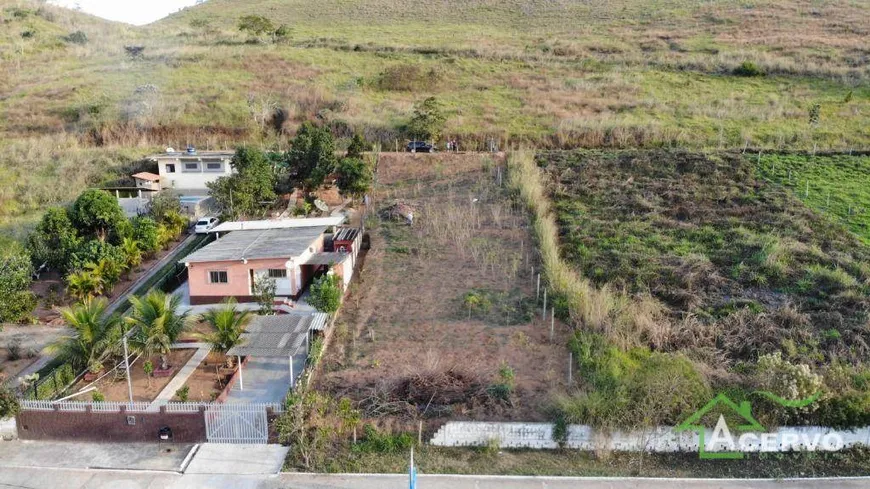 Foto 1 de Lote/Terreno à venda, 935m² em Centro, Santana do Deserto