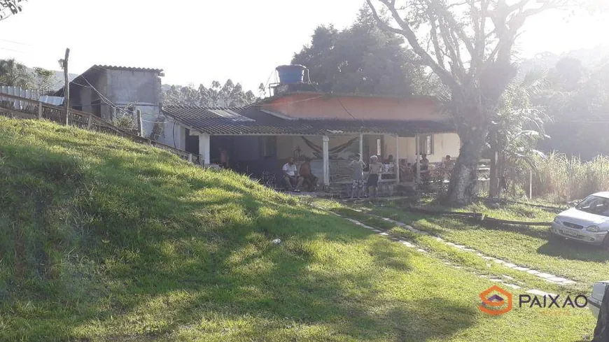 Foto 1 de Fazenda/Sítio com 3 Quartos à venda, 200m² em Chácara Sete Cruzes, Suzano