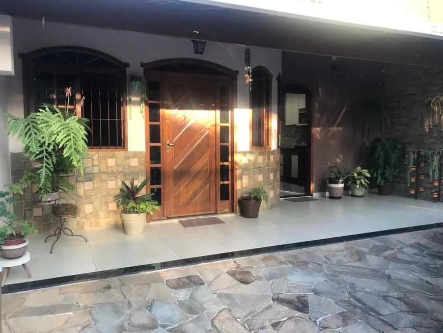 Foto 1 de Casa com 3 Quartos à venda, 151m² em Castelo, Belo Horizonte