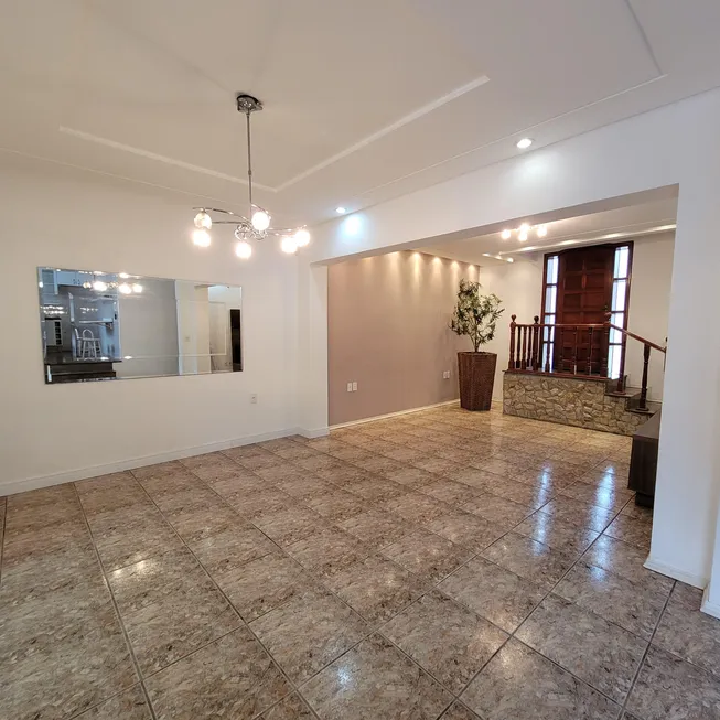 Foto 1 de Casa com 2 Quartos à venda, 225m² em Jardim Servilha, Jundiaí