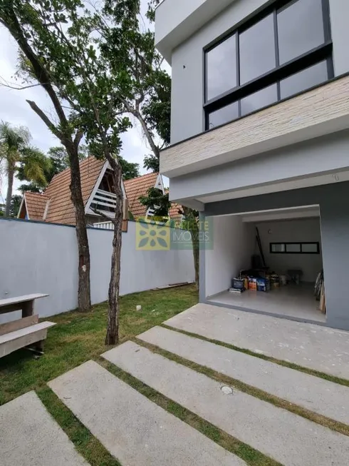 Foto 1 de Casa com 2 Quartos à venda, 88m² em Mariscal, Bombinhas