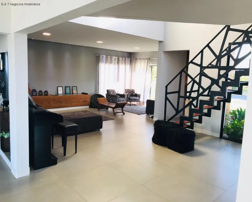 Foto 1 de Casa de Condomínio com 3 Quartos à venda, 430m² em Saint Charbel, Aracoiaba da Serra