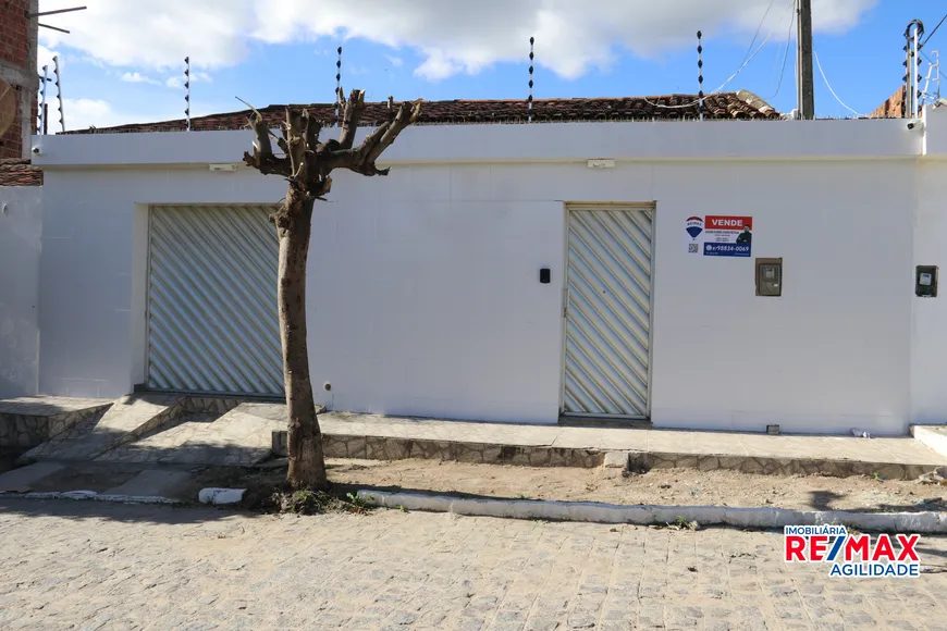 Foto 1 de Casa com 4 Quartos à venda, 70m² em Bela Vista, Santa Cruz do Capibaribe