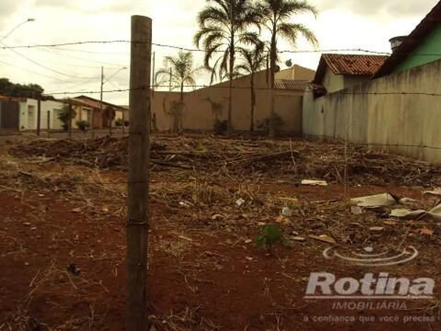 Foto 1 de para alugar, 900m² em Santa Mônica, Uberlândia