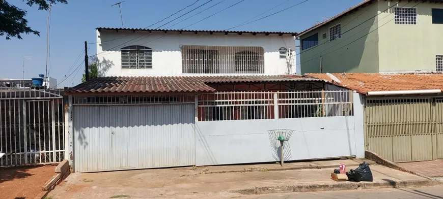 Foto 1 de Sobrado com 5 Quartos à venda, 250m² em Recanto das Emas, Brasília