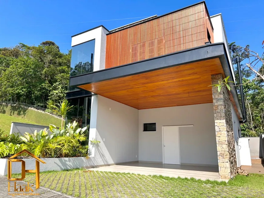 Foto 1 de Casa de Condomínio com 4 Quartos à venda, 252m² em Vila Nova, Joinville