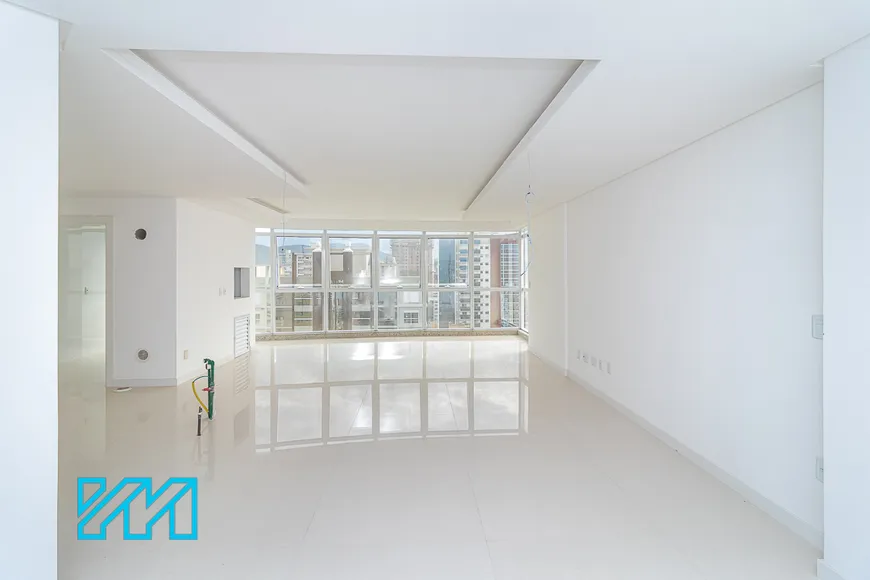 Foto 1 de Apartamento com 4 Quartos à venda, 229m² em Centro, Itapema
