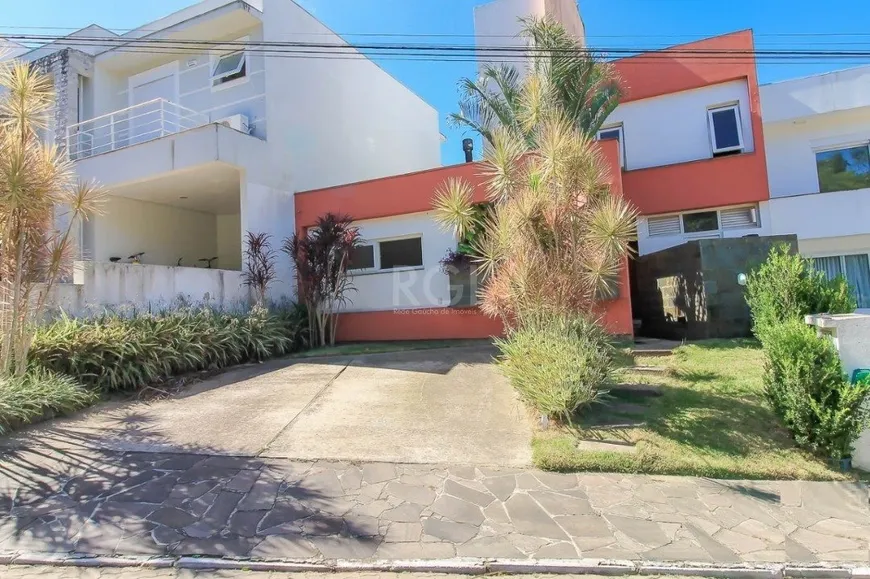 Foto 1 de Casa de Condomínio com 2 Quartos à venda, 167m² em Hípica, Porto Alegre