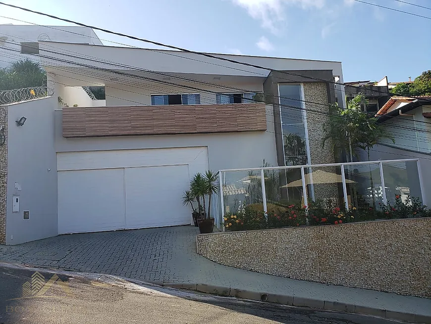 Foto 1 de Casa com 3 Quartos à venda, 250m² em Quintas das Avenidas, Juiz de Fora