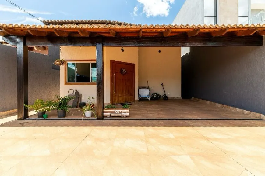 Foto 1 de Casa com 3 Quartos à venda, 280m² em Setor Habitacional Vicente Pires, Brasília